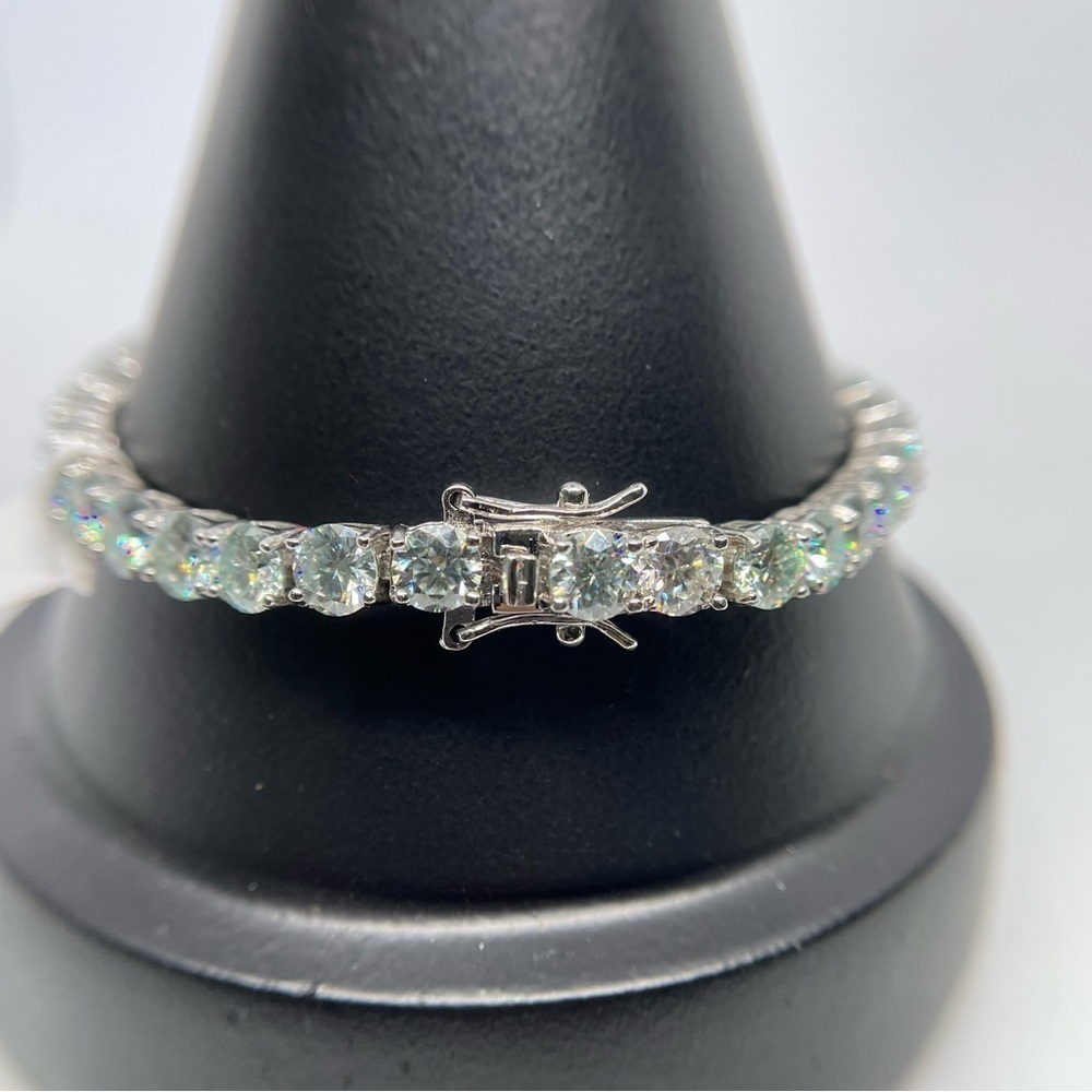28 Carat Moissanite Diamond Tennis Bracelet 18K 925 Brilliant Round Cut 6.5mm - Picture 4 of 9
